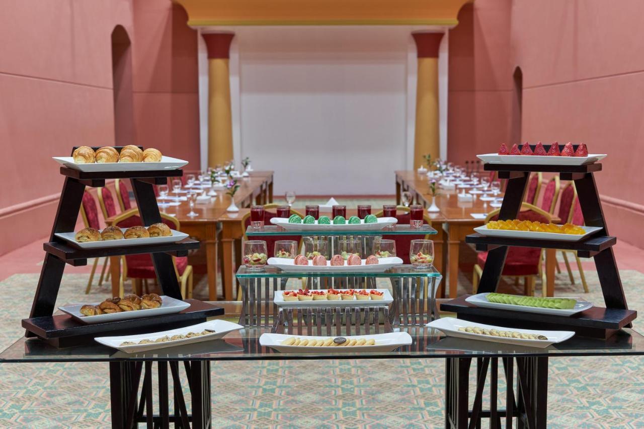 منتجع موزايك بيتش طابا هايتس المظهر الخارجي الصورة A buffet at a hotel
